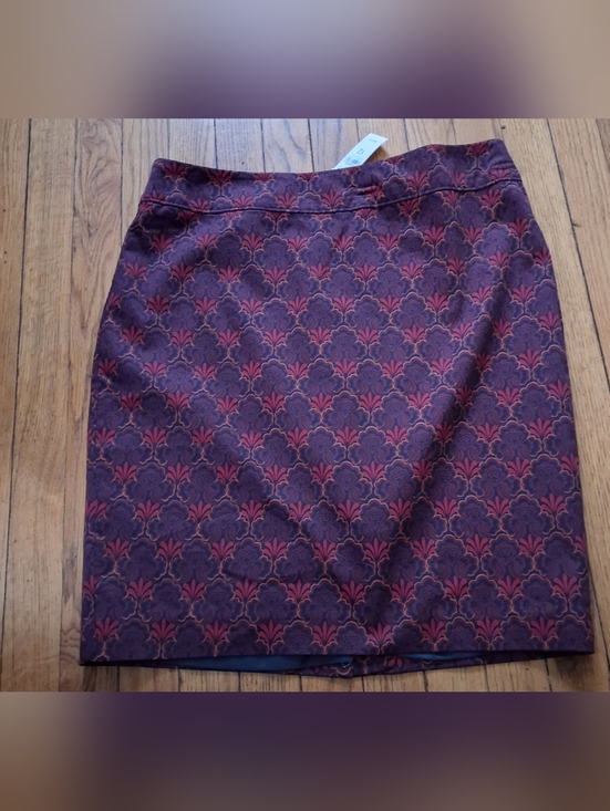 Ann Taylor Dresses & Skirts - Ann Taylor LOFT - Women's Dark Red/Black Floral Lined Dress Skirt. Size 12. NWT